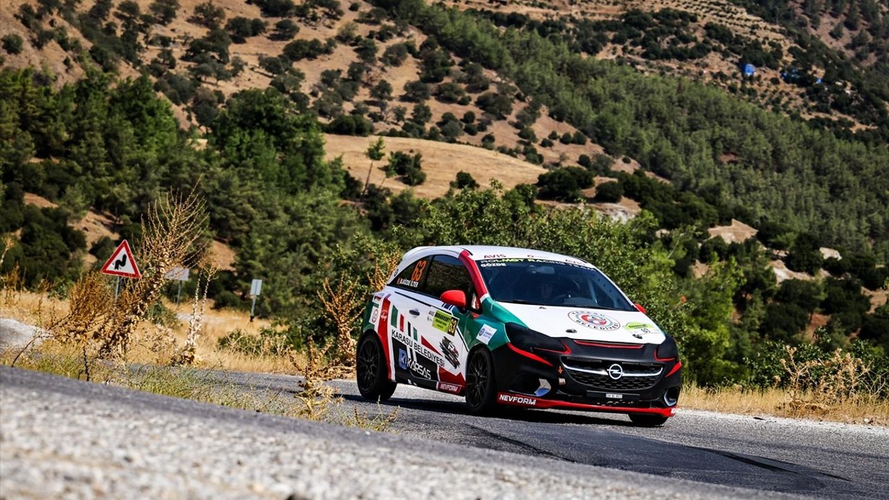 Karasu Belediyesinde Mimar Ralli Pilotu Betül Gözde İlter, Avrupa'da Madalya Hedefliyor