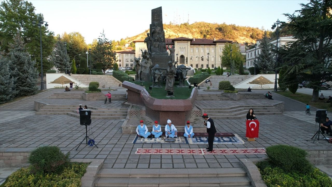 Kastamonu'da Ahilik Haftası etkinlikleri: Mehter korteji, halk oyunları ve esnaf onurlandırıldı