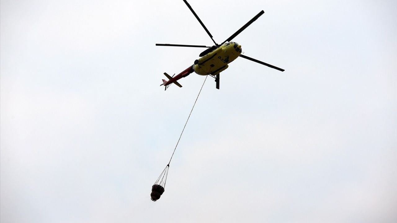 Kastamonu-Karabük sınırında iki orman yangınına karadan ve havadan müdahale sürüyor