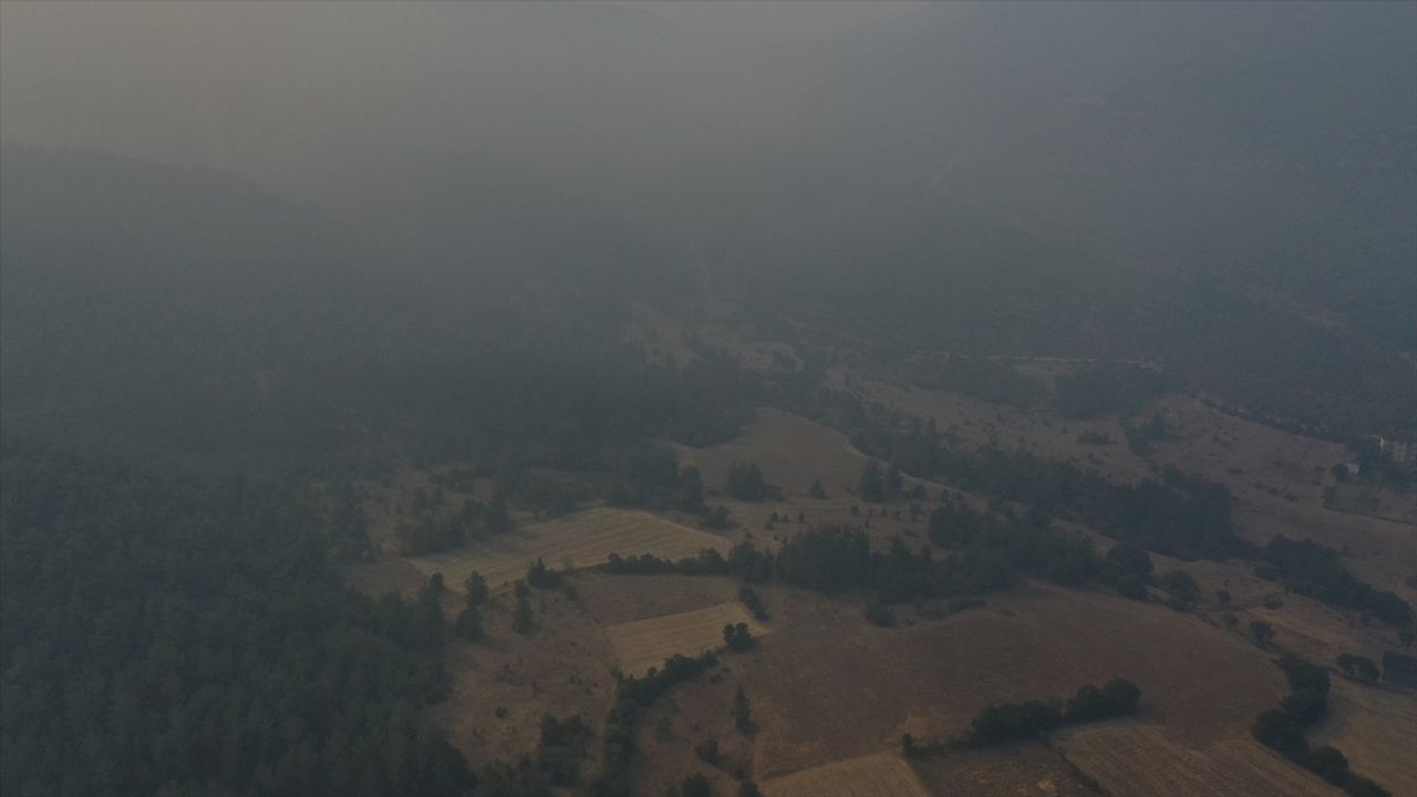 Kastamonu-Karabük sınırındaki iki orman yangınına müdahale sürüyor