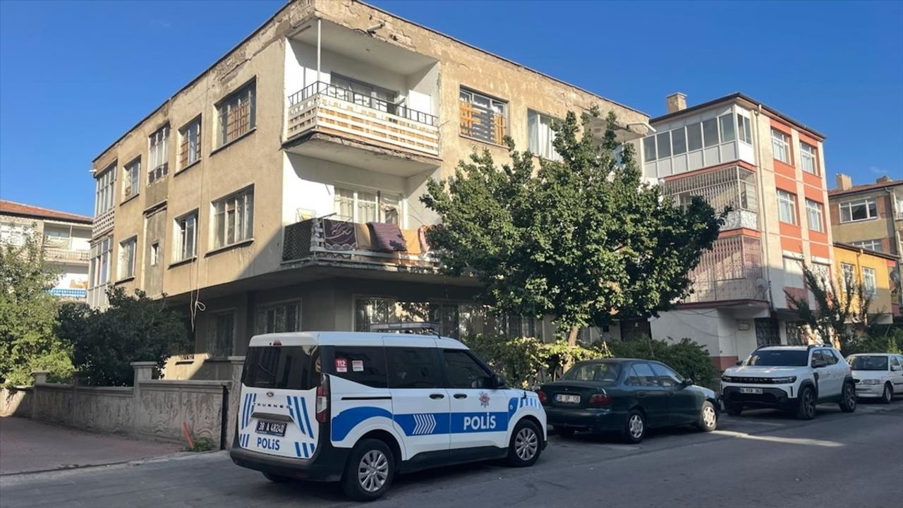 Kayseri’de balkondan düşen 2 yaşındaki Suriye uyruklu çocuk ağır yaralandı