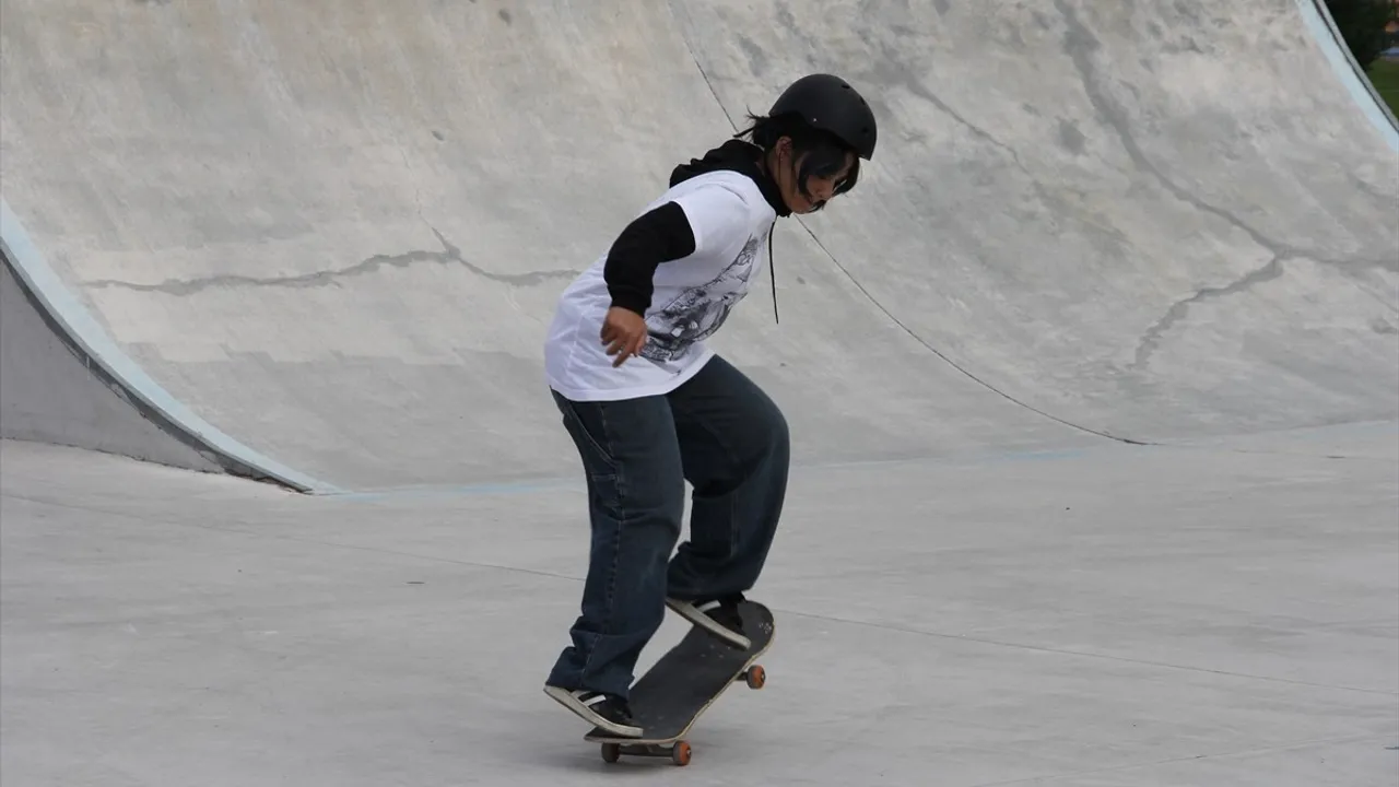 Kayseri'de Efe Erdem Sevinç anısına düzenlenen Kaykay Yarışmasına 36 sporcu katıldı