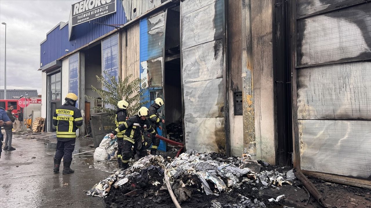 Kayseri'de tekstil atölyesindeki yangın üç iş yerinde hasar oluşturdu