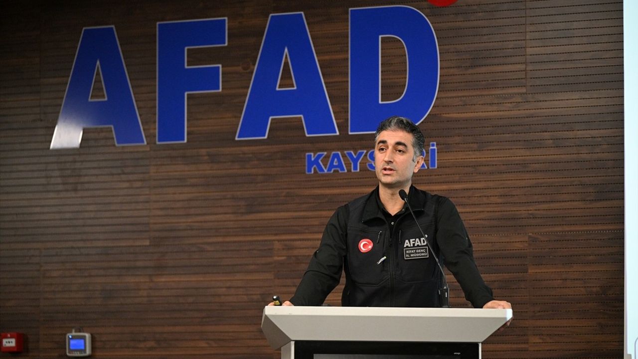 Kayseri merkezli üç ilde AFAD öncülüğünde '6,4 büyüklüğünde deprem' senaryolu tatbikat