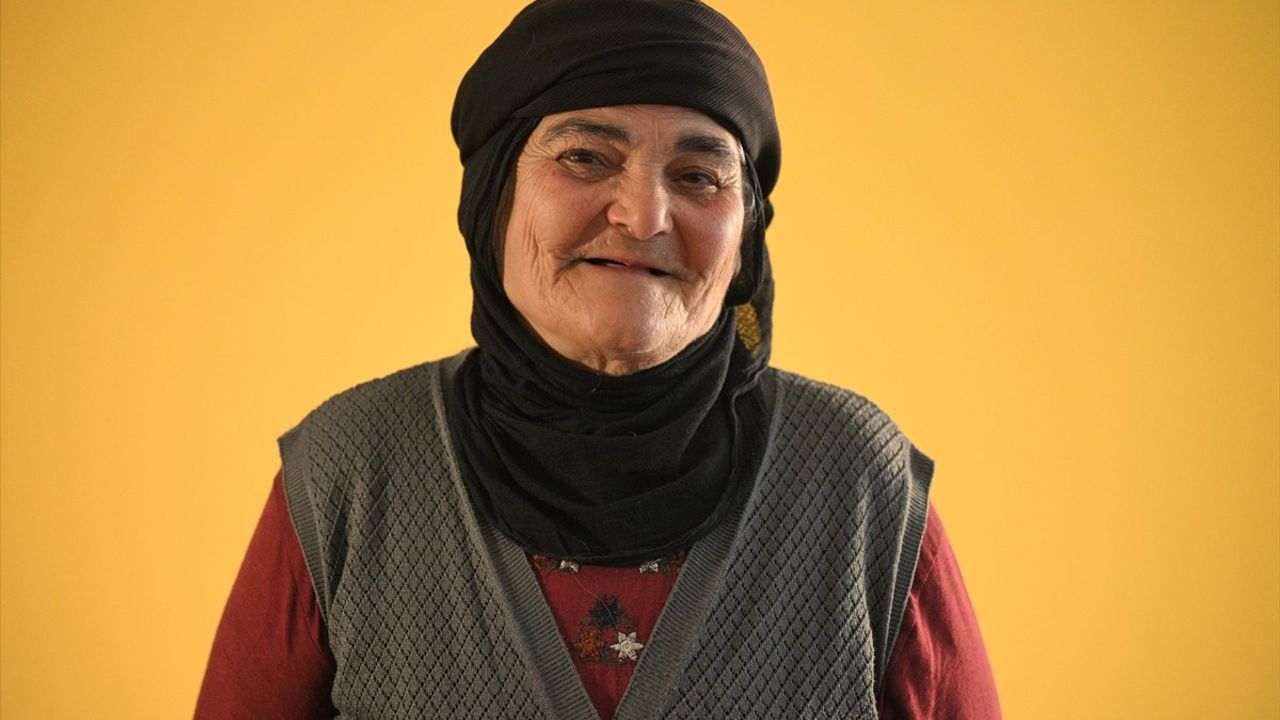 Kayseri Palas'ta 'kara yapıklılar': Baş bağlama geleneğini sürdüren kadınlar