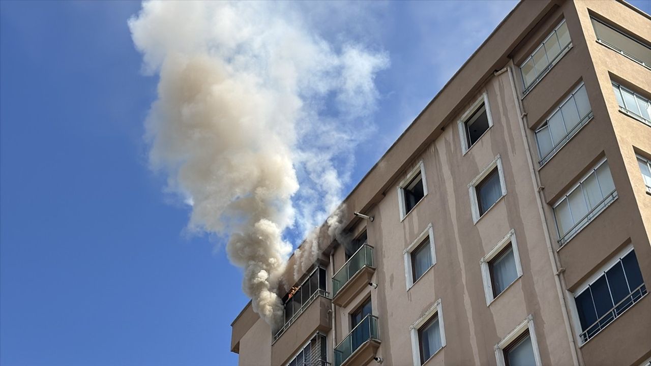 Kayseri Talas'ta apartman çatısında çıkan yangın kontrol altına alındı