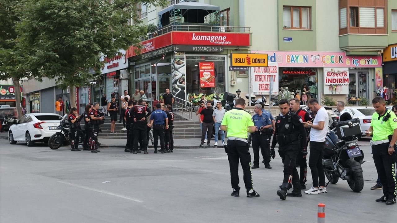 Kayseri Talas'ta devrilen motosiklette iki yunus polisi yaralandı