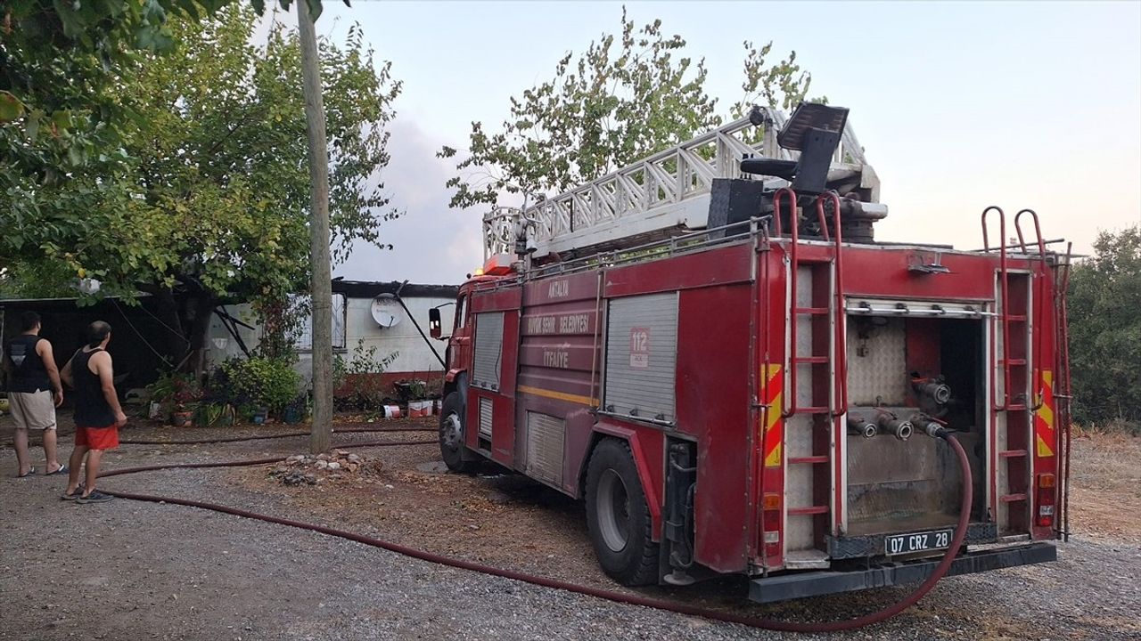 Kepez'de müstakil evde yangın: ev kullanılamaz hale geldi