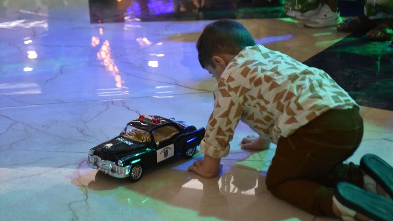 Kerkük'te Mevlid-i Nebi Haftası: Muhammed adını taşıyan 95 çocuğa armağan dağıtıldı