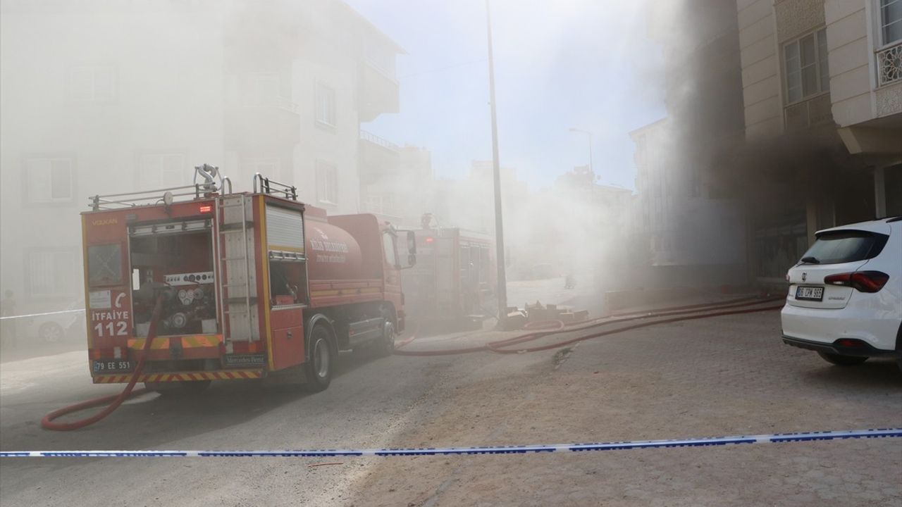 Kilis'te Mustafa Süzgün'e Ait Tekstil Atölyesinde Yangın Söndürüldü