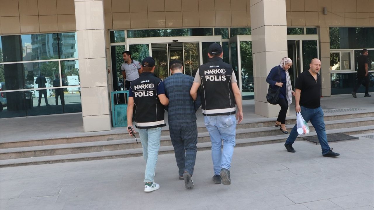 Kilis'te otomobilde 215 bin 312 sentetik hap ele geçirildi; sürücü tutuklandı