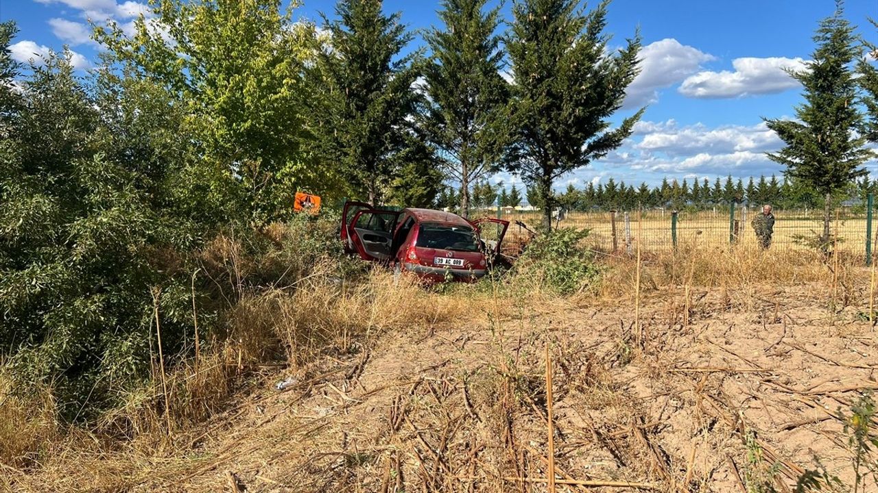 Kırklareli Kavaklı yakınlarında tarlaya devrilen otomobilde 4 kişi yaralandı