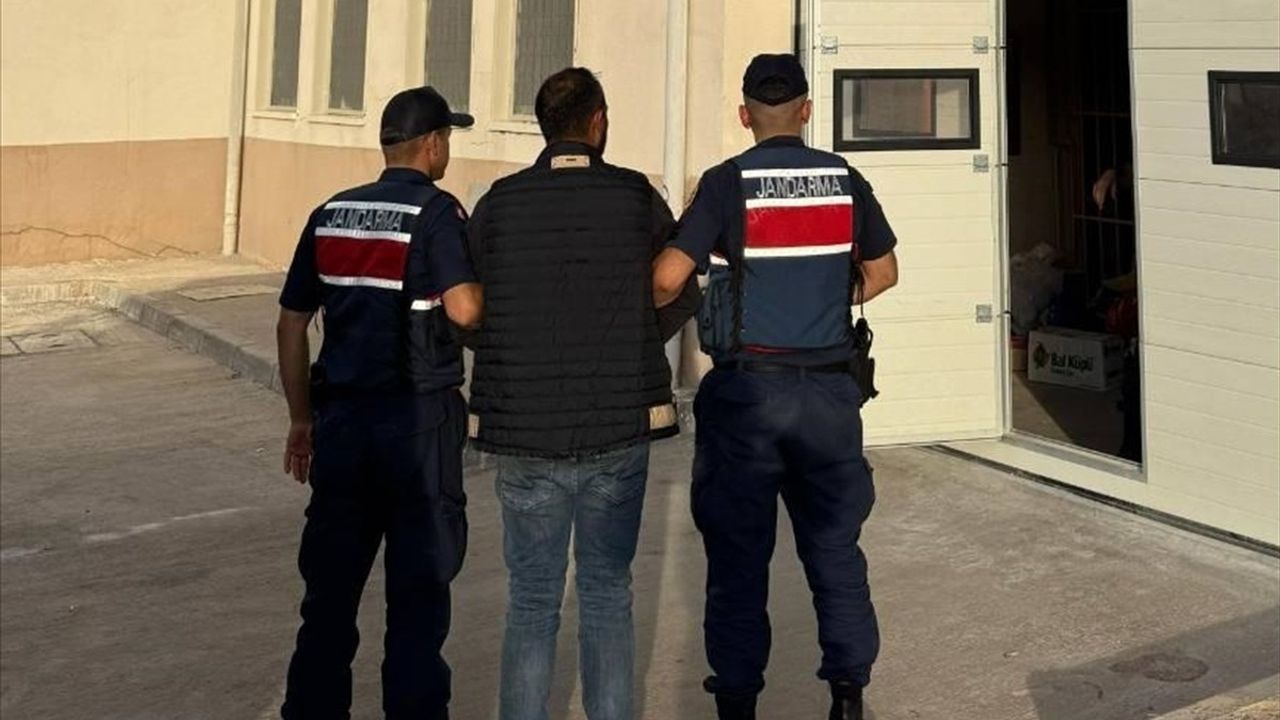 Kırşehir'de anne ve babasını öldüren, iki akrabasını yaralayan şüpheli tutuklandı