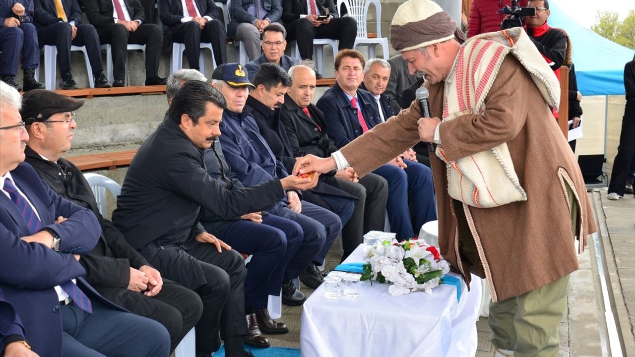 Kırşehir'de Yunus Emre anma etkinliği: Anıt mezarında Kur'an tilaveti ve çilehane ziyareti