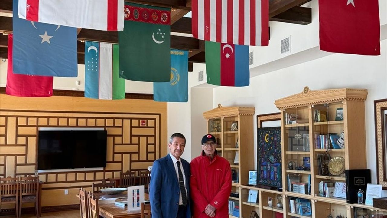 KKTC Dışişleri Bakanı Ertuğruloğlu, Prof. Dr. Aziz Sancar'a KKTC kimliğini teslim etti