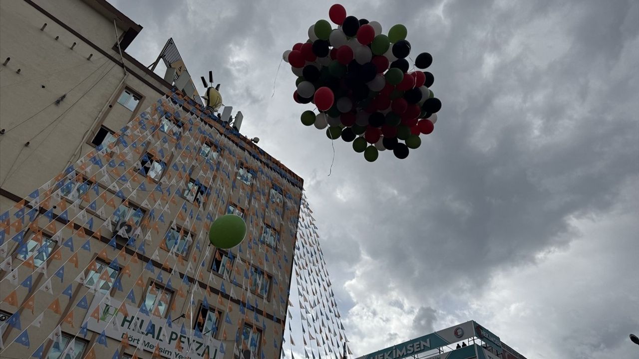 Kocaeli'de AK Parti'li kadınlar Filistin renklerinde balon bıraktı; Tuğba Işık Ercan'dan Gazze çağrısı