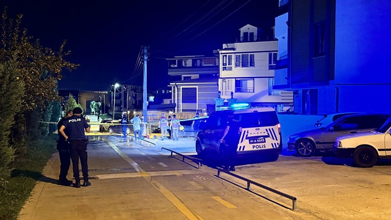 Kocaeli Kartepe'de bir kişi kız arkadaşı ve kardeşini öldürdükten sonra intihar etti