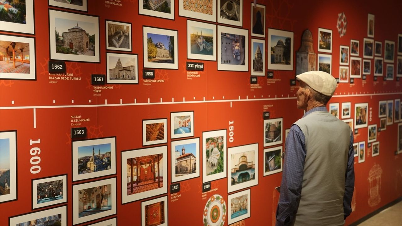 Konya'da 'Anadolu Göğünün İpek Mahyası' temalı Vakıf Eserleri Fotoğraf ve Deneyim Sergisi açıldı