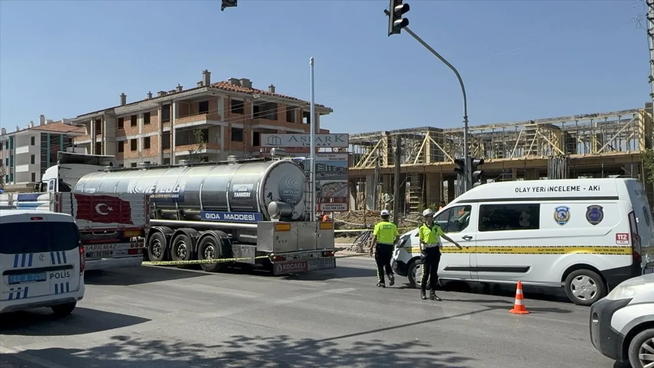 Konya'da tırın çarptığı 67 yaşındaki kadın hayatını kaybetti, tekerlekli sandalyedeki kızı yaralandı