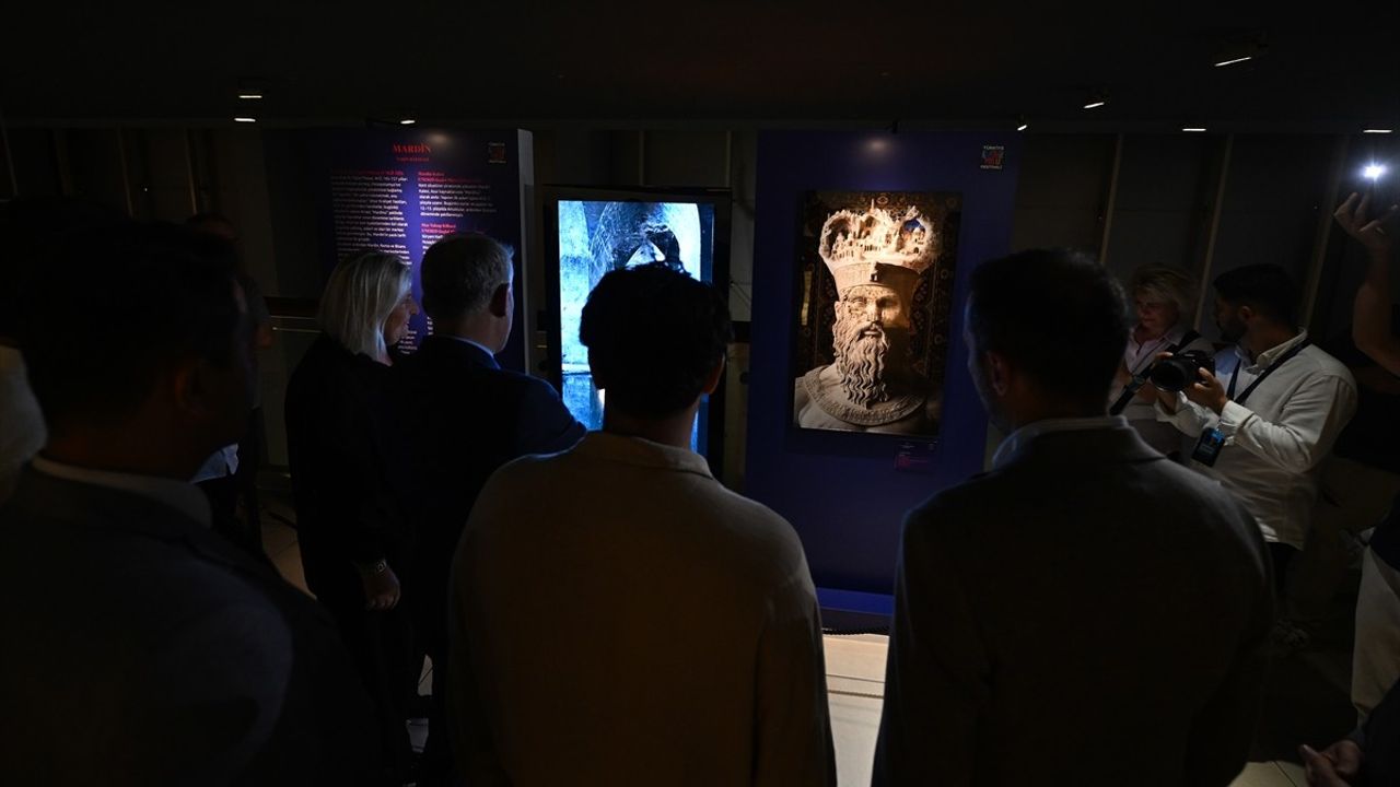 Kültür ve Turizm Bakan Yardımcısı Nadir Alpaslan, GastroAntep Festivali Sergilerini Gezdi