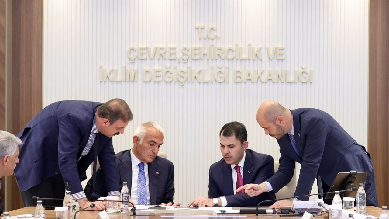 Kurum ve Ersoy, 6 Şubat 2023 depremlerinden etkilenen tarihi yapıların restorasyonunu görüştü