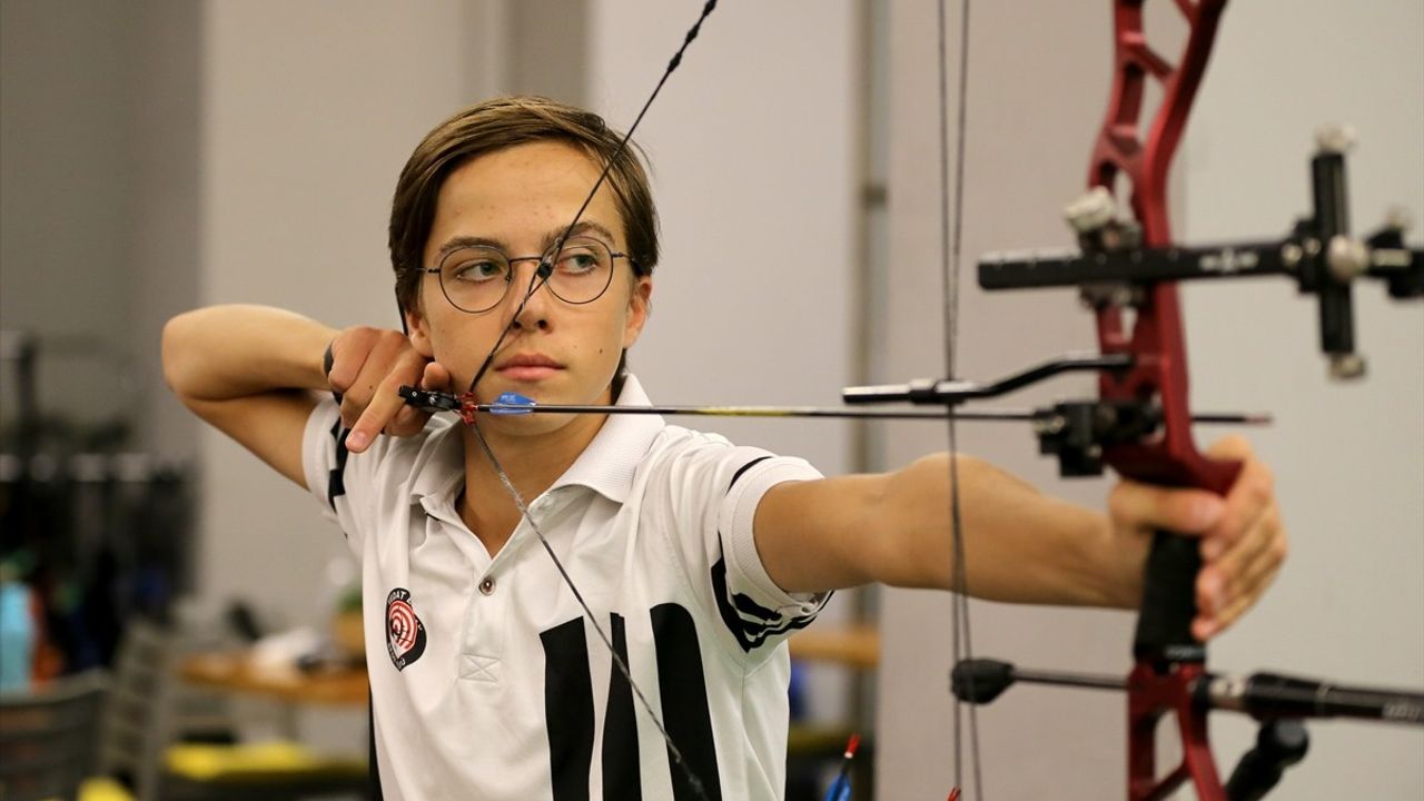 Lara ve Cem Günal: Çift Yumurta İkizleri Milli Takım İçin Oklarını Çekiyor