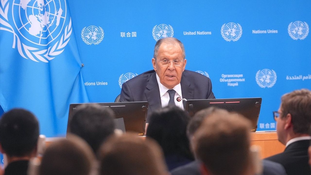 Lavrov, Batılı ve NATO güçlerini Rus hava sahasına yönelik olası saldırılar konusunda uyardı