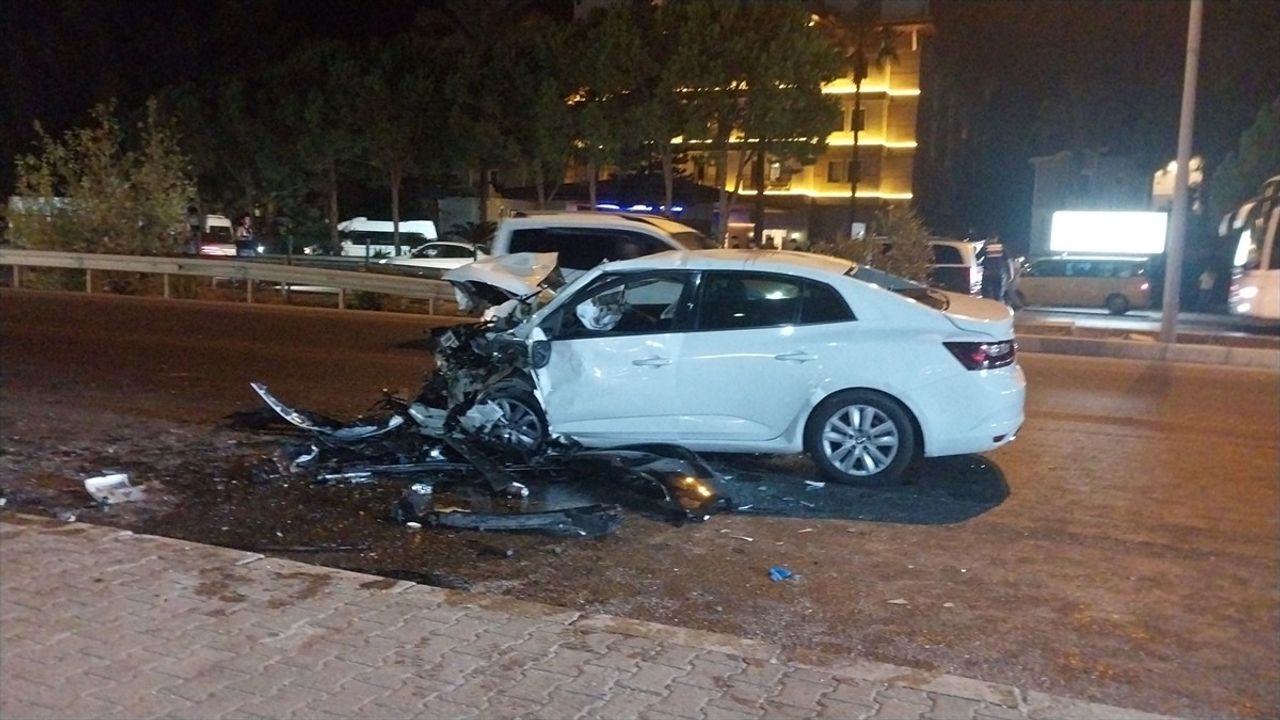 Manavgat'ta D-400 kara yolunda kaza: 2 ölü, 2 yaralı