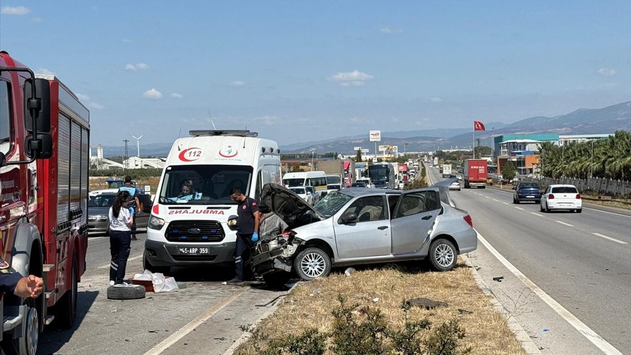 Manisa Akhisar'da zincirleme kaza: 1 ölü, 4 yaralı
