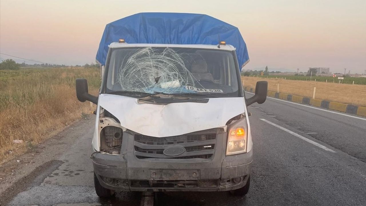 Manisa'da kamyonetin çarptığı bisiklet sürücüsü hayatını kaybetti