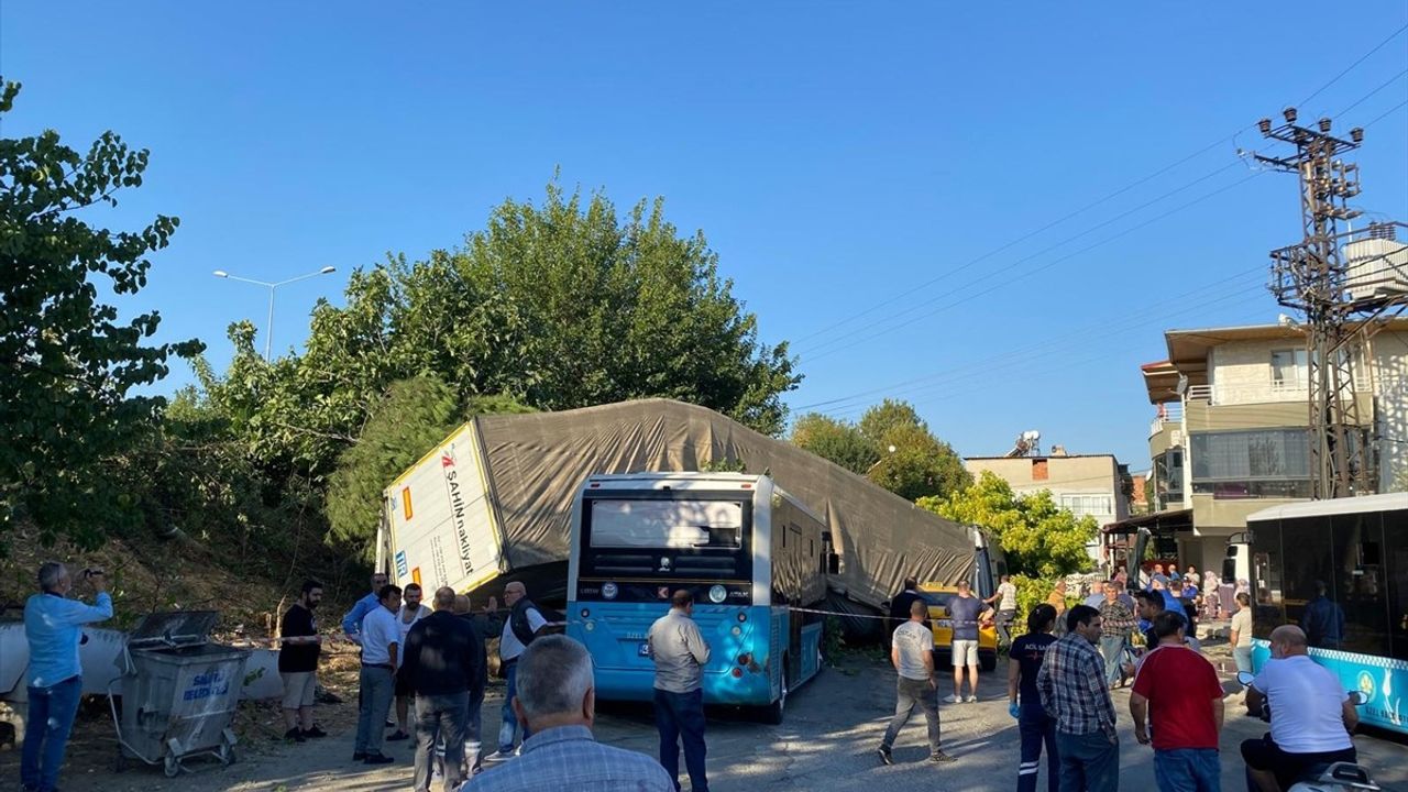 Manisa'da zincirleme kazada yaralanan polis memuru Osman Yaman hayatını kaybetti