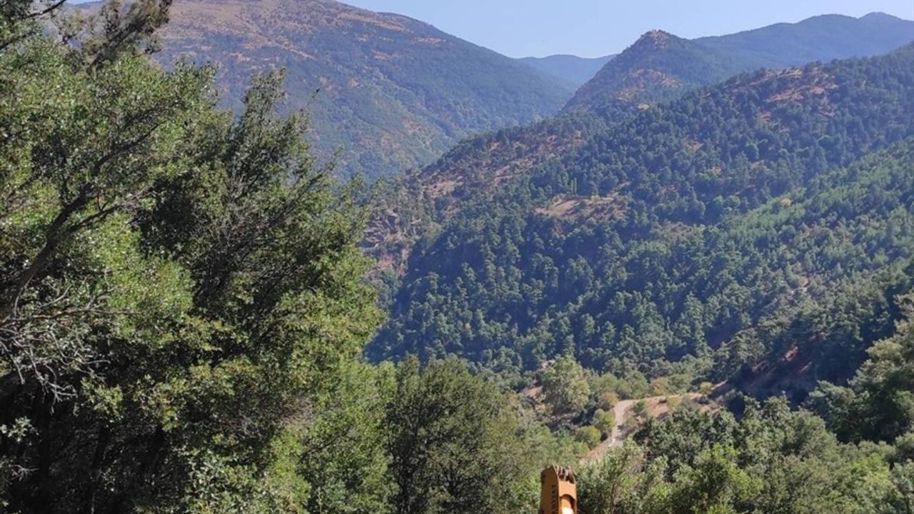 Manisa Salihli'de iş makinesi uçuruma yuvarlandı — Operatör yaşamını yitirdi