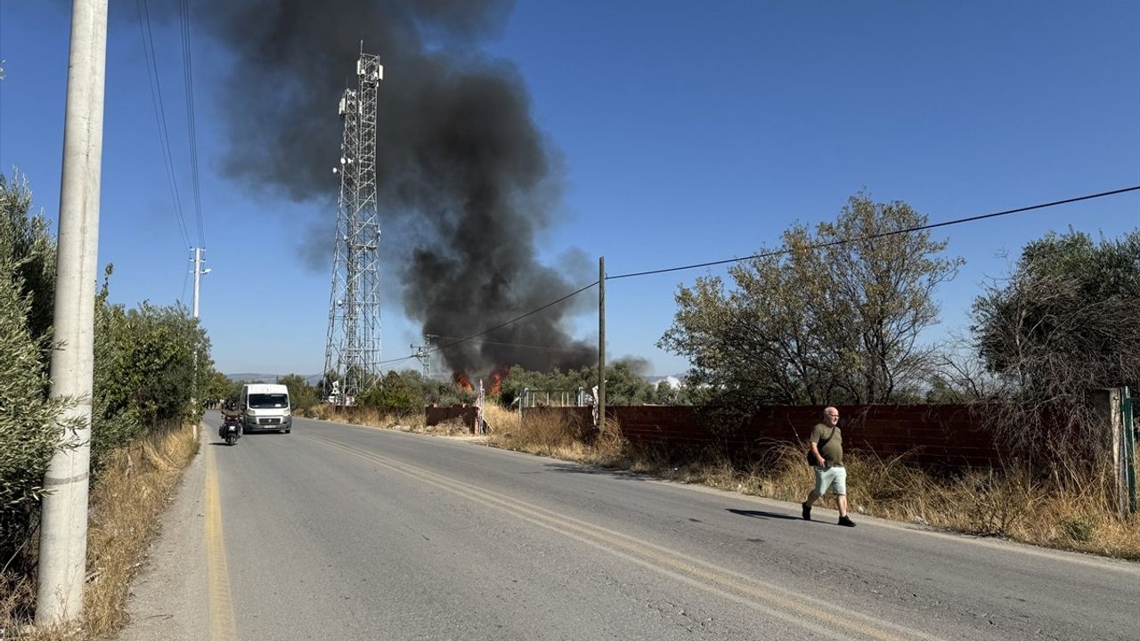 Manisa Yunusemre'de palet fabrikasında çıkan yangın kontrol altına alındı