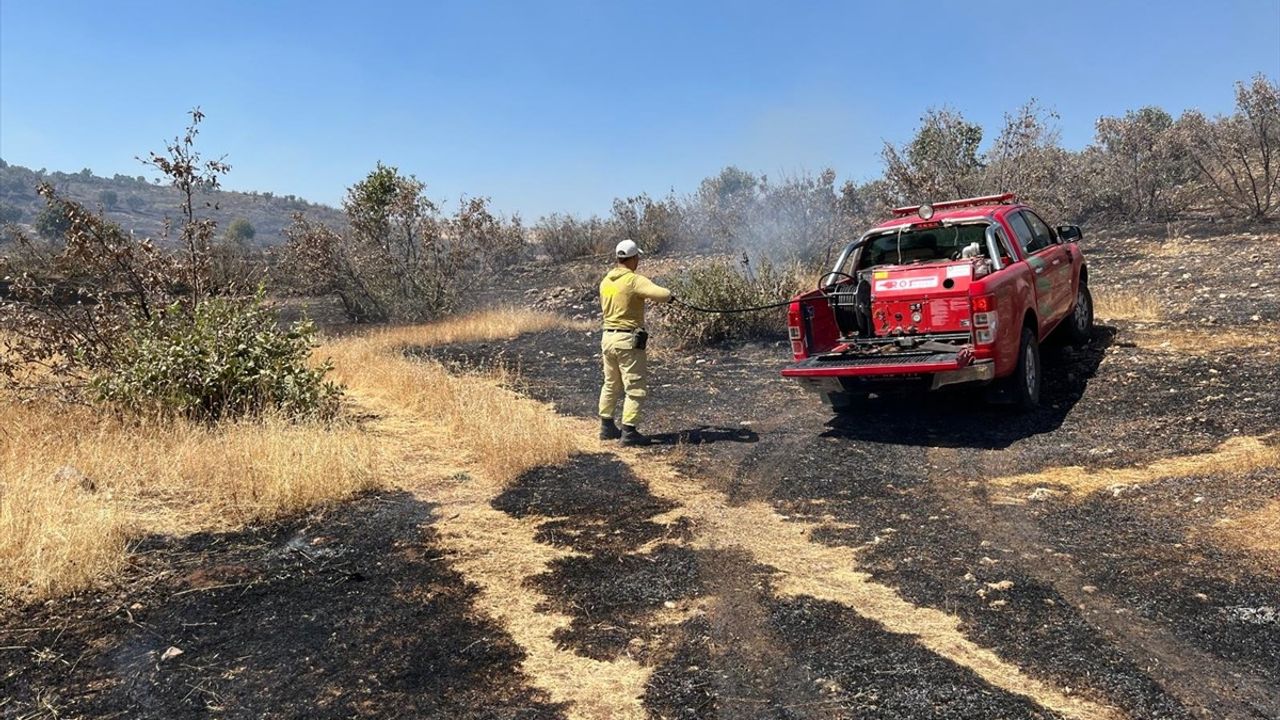 Mardin Savur'da Ormanlık Alandaki Yangın Kontrol Altına Alındı