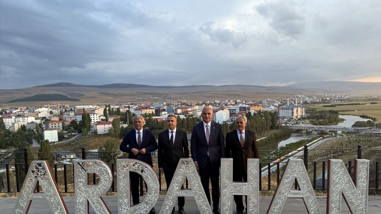 Mehmet Nuri Ersoy Ardahan'da: Valilik Değerlendirmesi ve Ardahan Kalesi İncelemesi
