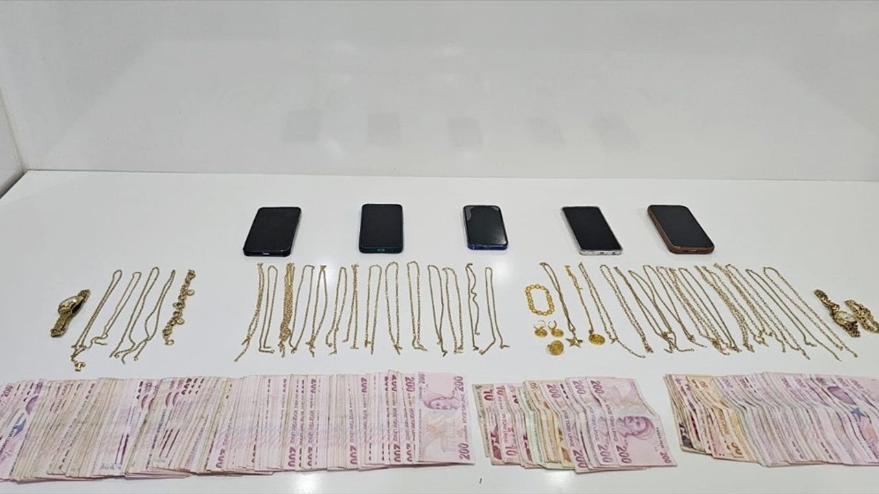 Mersin'de kuyumcularda sahte altınla dolandırıcılık iddiası: 4 şüpheliden 1'i tutuklandı