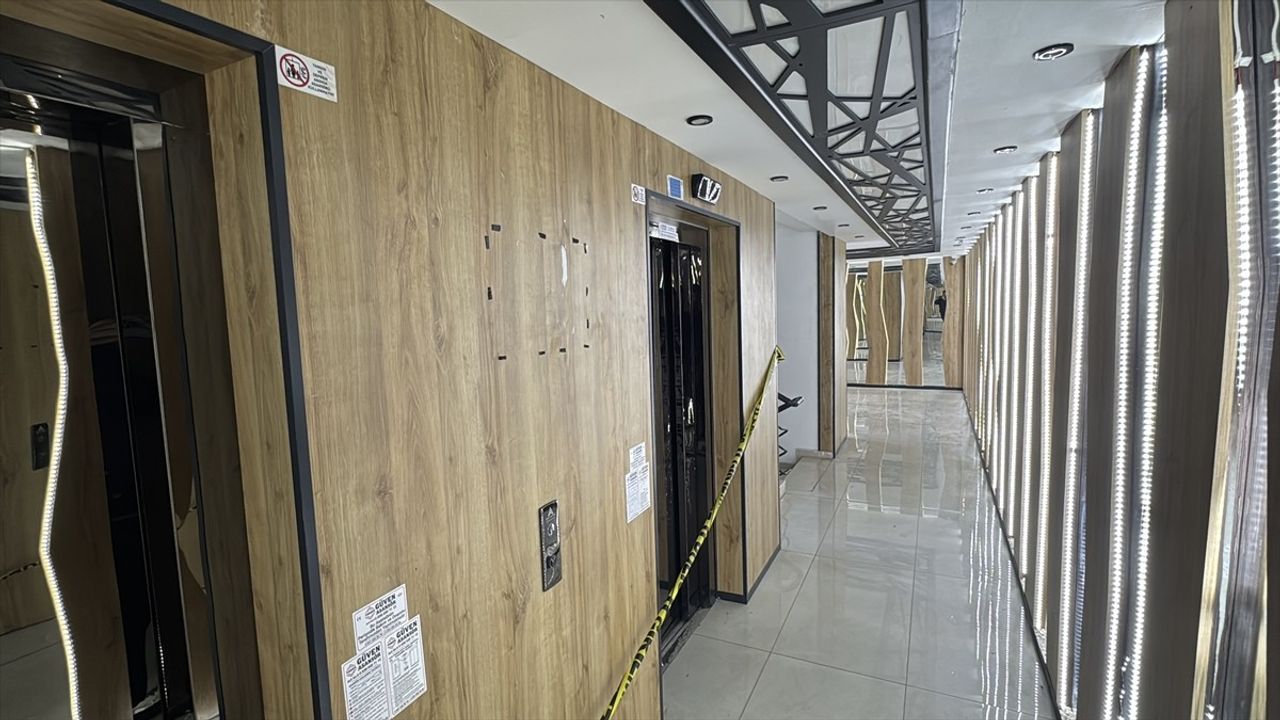 Mersin'de asansör kazasında yaşamını yitiren kadın toprağa verildi