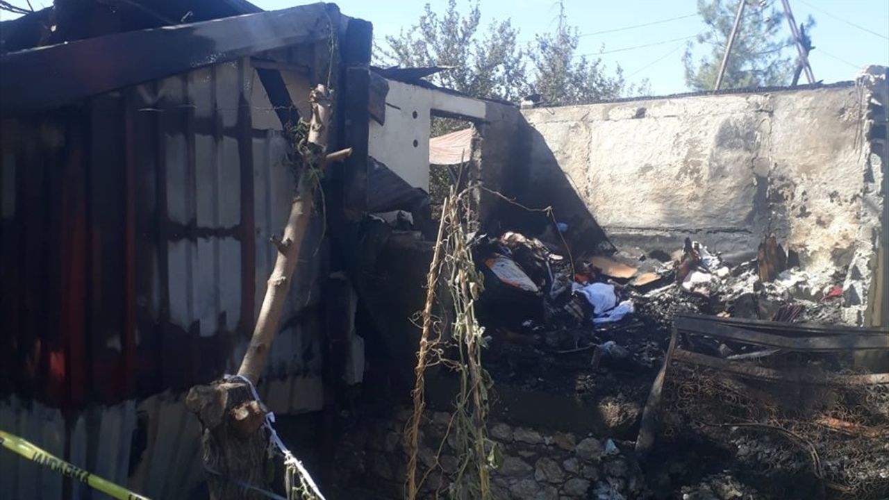 Mersin Tarsus'ta ev yangını: 66 yaşındaki Ümmügülsüm Doğan ve 19 yaşındaki torunu hayatını kaybetti