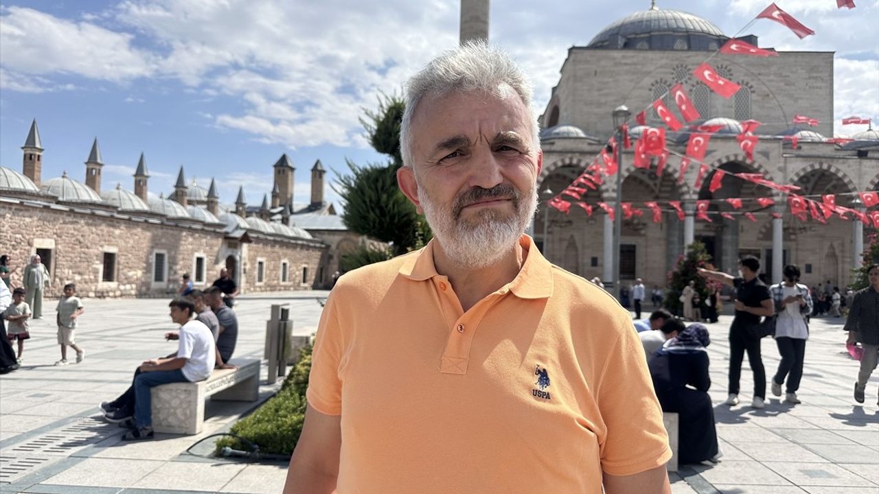 Mevlana Müzesi'nde Milli Maç Yoğunluğu: Konya İspanya Maçı Öncesi Taraftarlarla Doldu