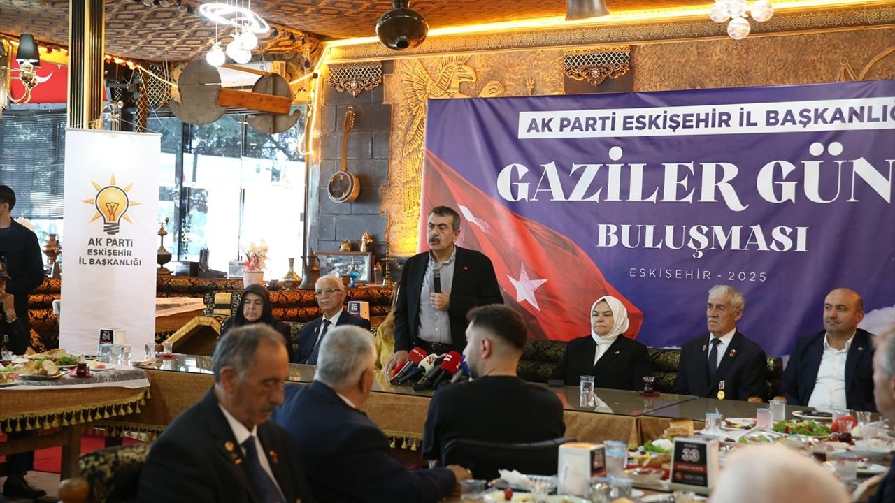Milli Eğitim Bakanı Tekin: Şehit ve gazilerin hatırası eğitim programlarına dâhil edilecek