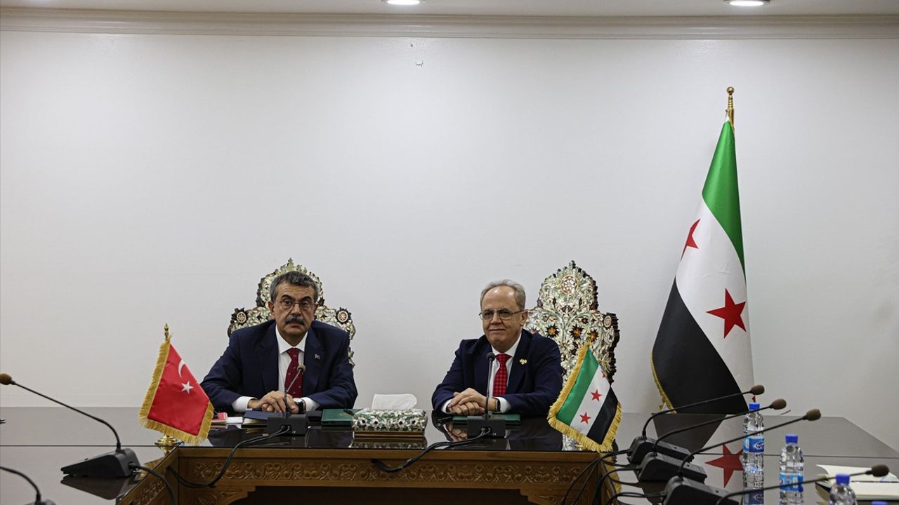 Milli Eğitim Bakanı Yusuf Tekin Şam'da Emevi Camisi'ni ziyaret etti