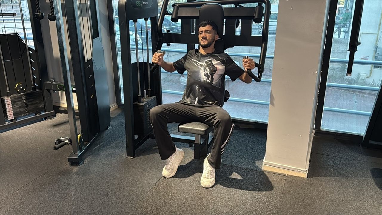 Muaythai'de 5. Altın Kemerini Kazanan Sercan Koç, Yunanistan'da 4. Avrupa Şampiyonluğunu Hedefliyor