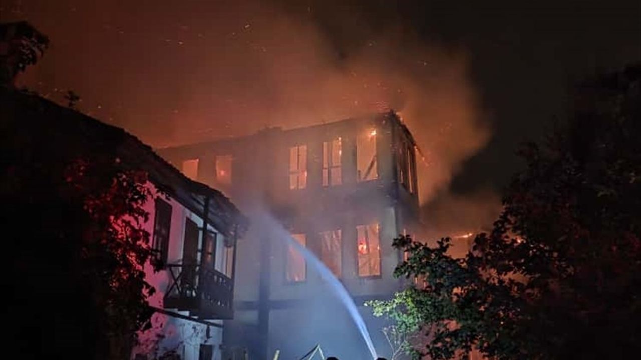 Mudurnu'da Tarihi Keyvanlar Konağı Yangında Kullanılamaz Hale Geldi