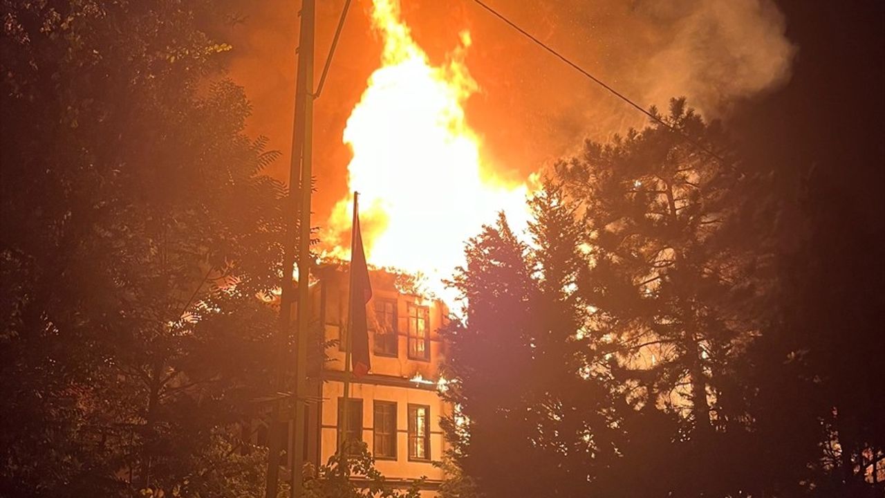 Mudurnu'daki Tarihi Keyvanlar Konağı Yangını: Kundaklama Şüphesiyle 2 Kişi Tutuklandı