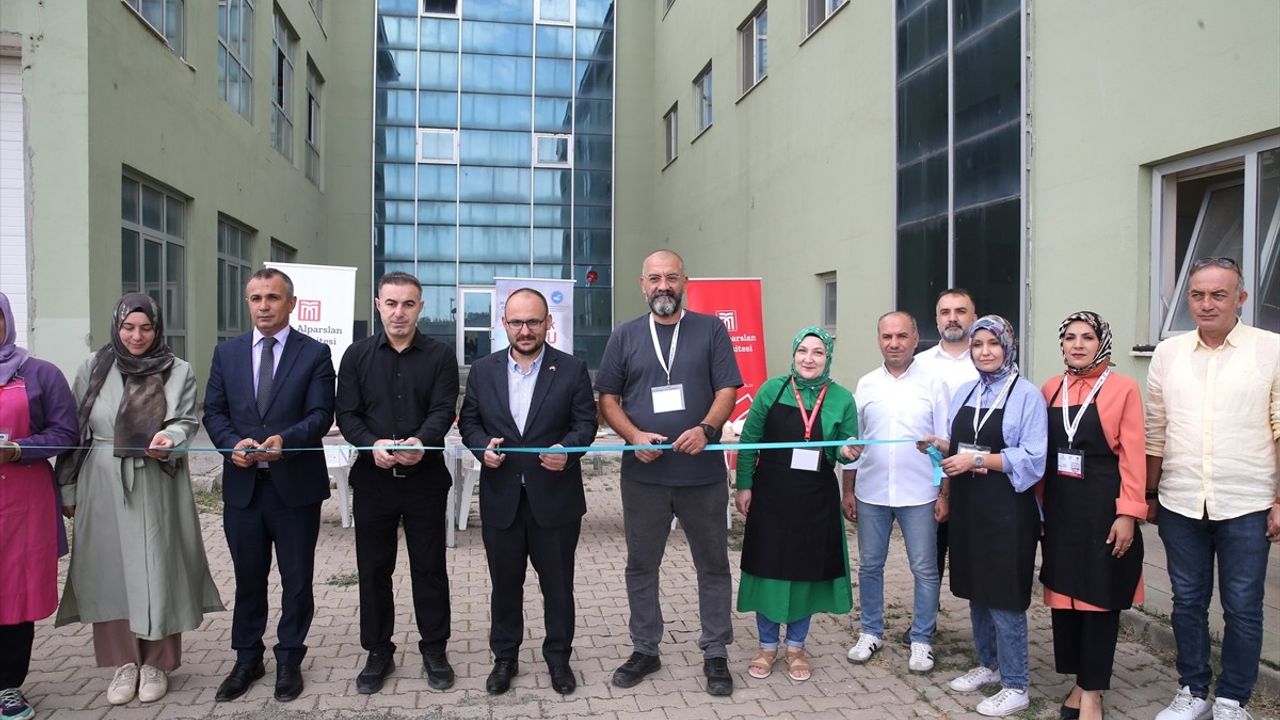 Muş Alparslan Üniversitesi'nde 2 günlük Seramik Raku Pişirimi Çalıştayı başladı