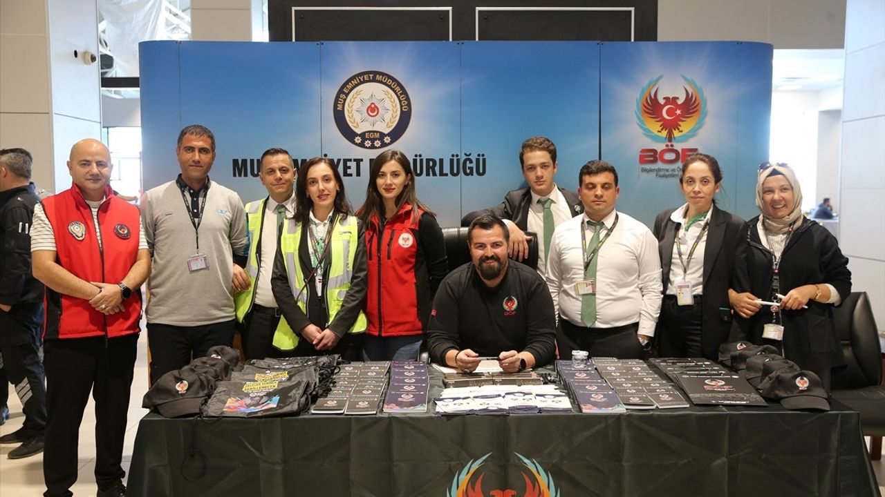 Muş'ta 'El Ele Güvenli Geleceğe' Projesi Kapsamında Üniversite Öğrencilerine Güvenlik Bilgilendirmesi