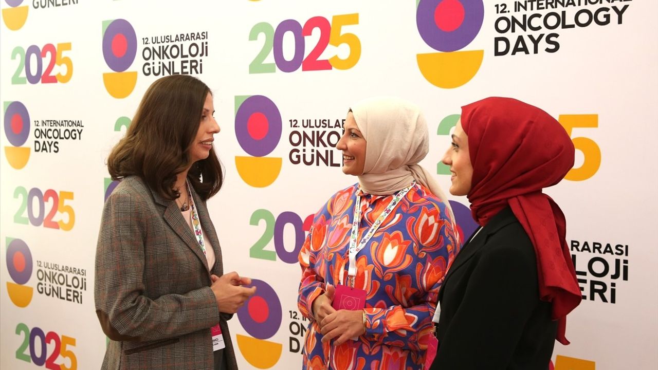 Muş’ta Onkoloji Günleri: Kanseri Yenmiş Üç Kadının Hikayesi Erken Teşhisin önemini Vurguladı