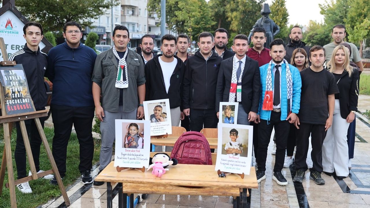 Nevşehir'de AK Parti Gençlik Kolları 'Boş Sıralar' Etkinliğiyle Gazze'de Öldürülen Çocukları Andı