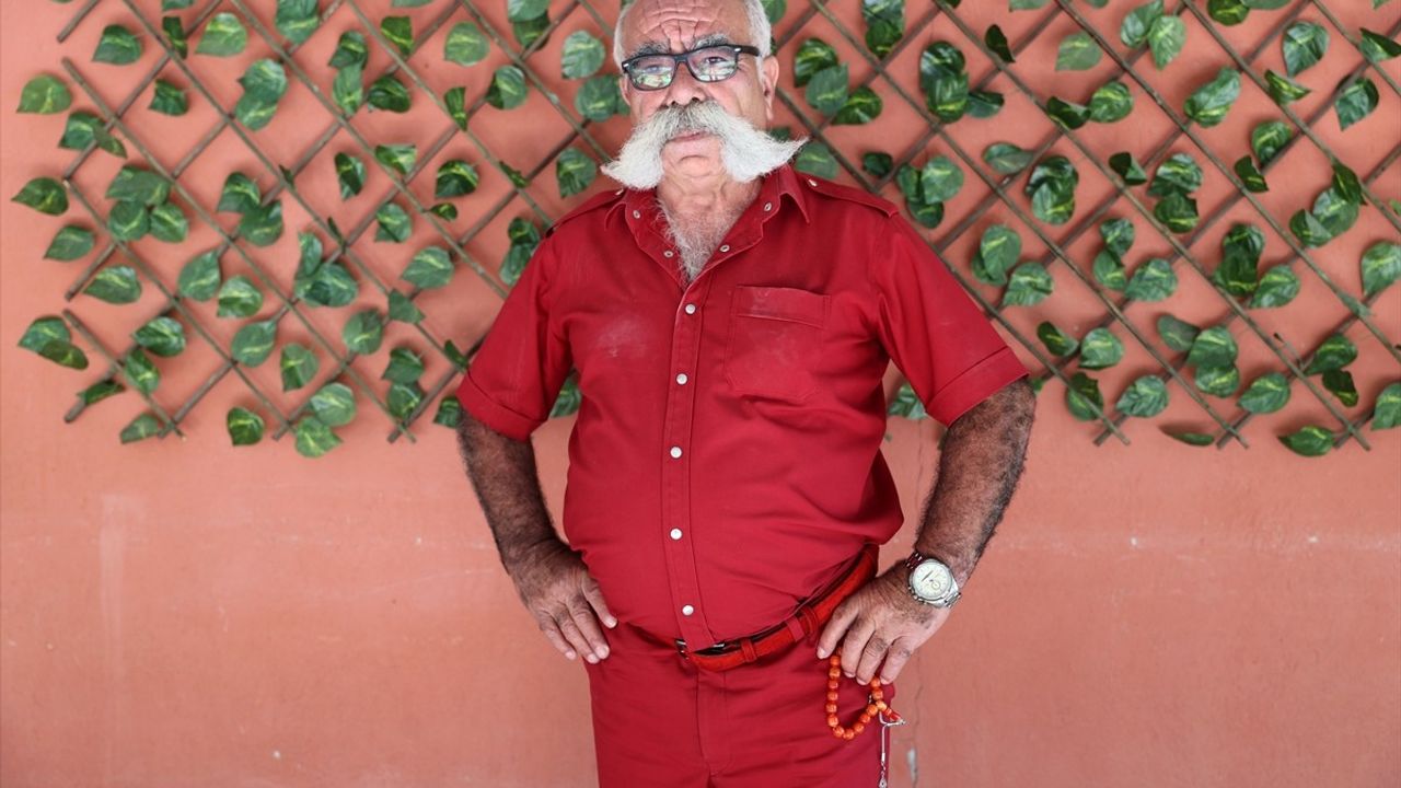 Nevşehir'in 'Renkli Pala'sı Nureddin Ortaçal: 50 Yıldır Tek Renk Takımlarla Yaşıyor