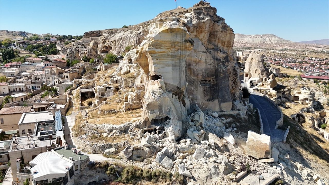 Nevşehir Ürgüp Kadıkalesi'nde kaya düşmesi: 19 kişi tahliye edildi